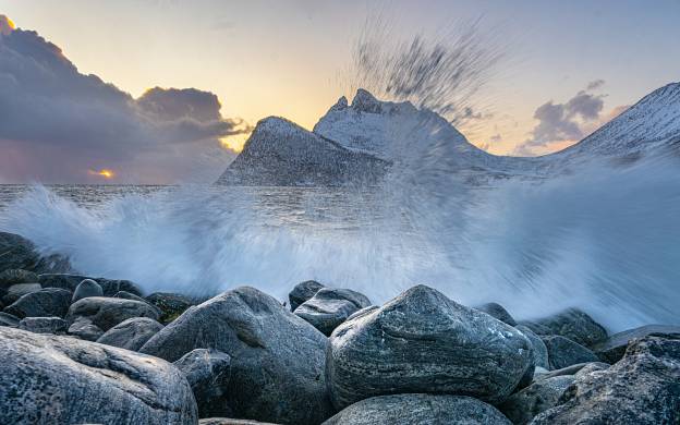 I set up on the rocks. The sun was dropping fast.